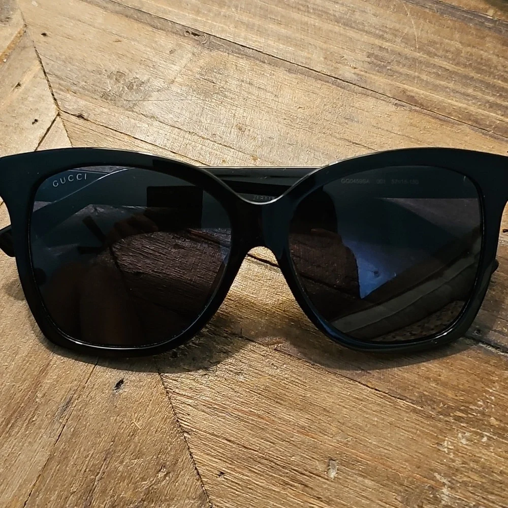Gucci Black Oversized Sunglasses - Picture 2 of 4